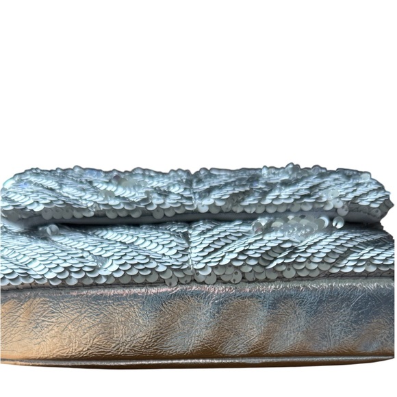 Nicole Miller Silver Metallic Crossbody NWT - Picture 3 of 4